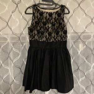 Small Forever 21 mini lace dress